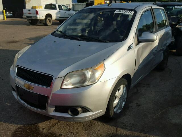 KL1TD66E89B317041 - 2009 CHEVROLET AVEO LS SILVER photo 2