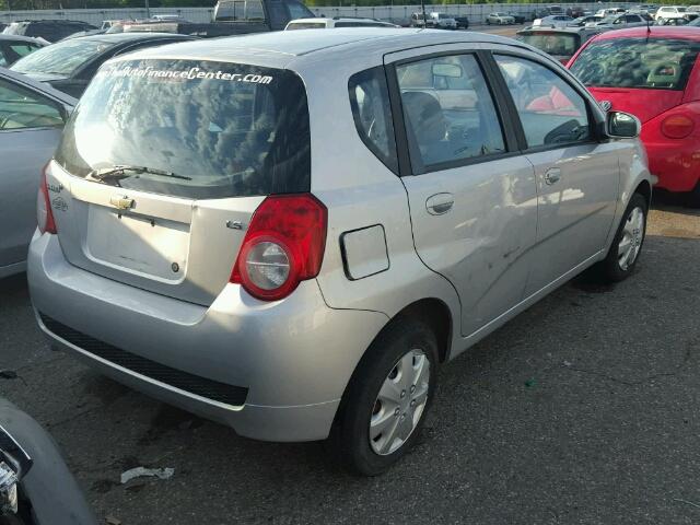 KL1TD66E89B317041 - 2009 CHEVROLET AVEO LS SILVER photo 4