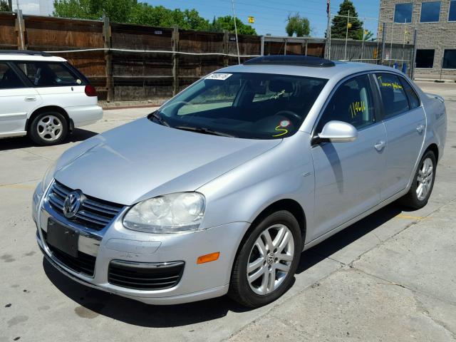 3VWEG71K07M071410 - 2007 VOLKSWAGEN JETTA WOLF SILVER photo 2