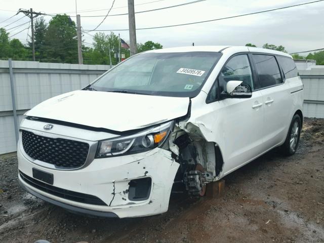 KNDMA5C13G6144830 - 2016 KIA SEDONA L WHITE photo 2