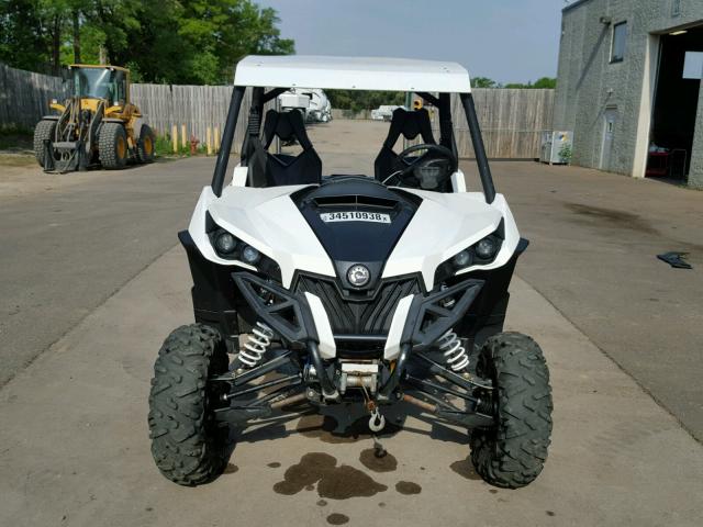 3JBPGAP25FJ000111 - 2015 CAN-AM MAVERICK 1 WHITE photo 2