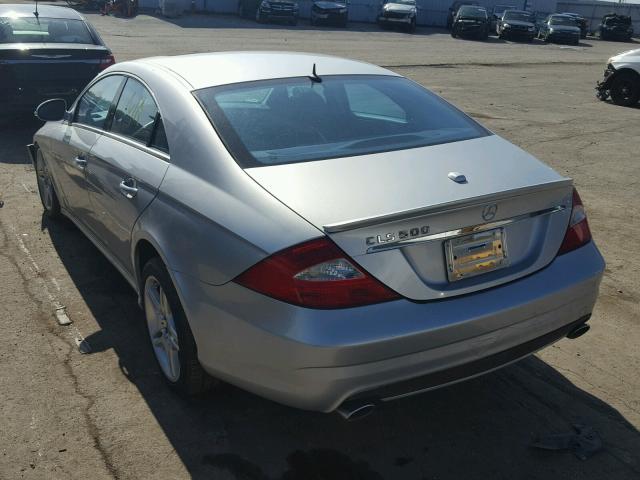 WDDDJ75X56A062614 - 2006 MERCEDES-BENZ CLS 500C SILVER photo 3