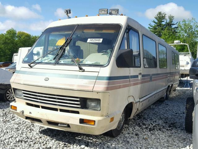 1GBKP37W2J3326192 - 1988 CHEVROLET P30 BEIGE photo 2