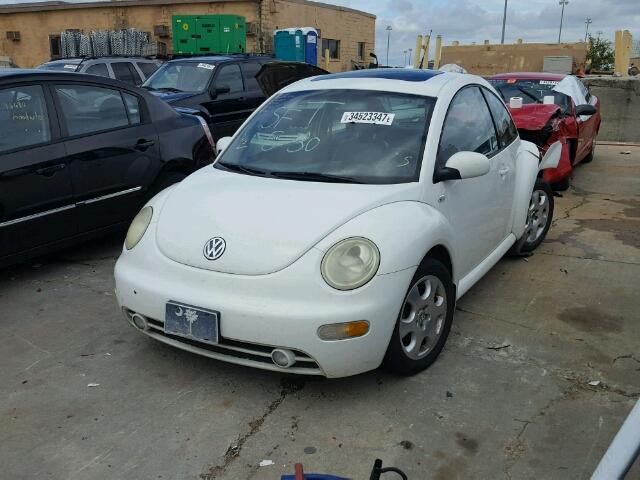 3VWCP21C12M414480 - 2002 VOLKSWAGEN NEW BEETLE WHITE photo 2