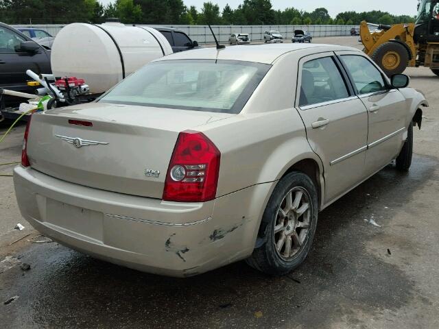 2C3LA53G58H238048 - 2008 CHRYSLER 300 TOURIN TAN photo 4