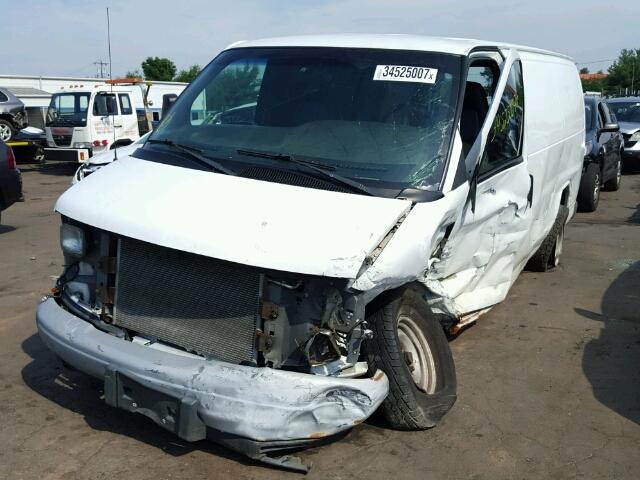 1GCFG15W821223697 - 2002 CHEVROLET EXPRESS G1 WHITE photo 2