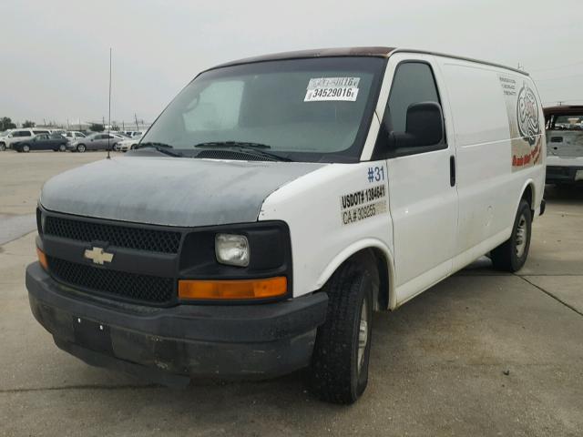 1GCGG25V071130147 - 2007 CHEVROLET EXPRESS G2 WHITE photo 2