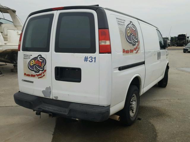 1GCGG25V071130147 - 2007 CHEVROLET EXPRESS G2 WHITE photo 4