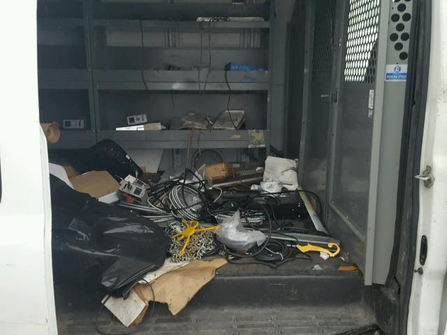 1GCGG25V071130147 - 2007 CHEVROLET EXPRESS G2 WHITE photo 6