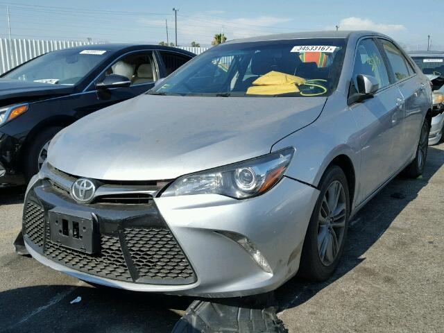 4T1BF1FK3FU882008 - 2015 TOYOTA CAMRY LE ვერცხლისფერი ფოტო 2