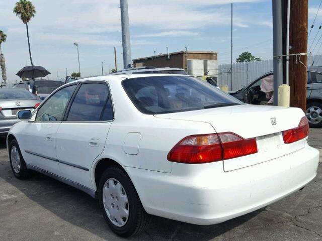 JHMCG6654XC018992 - 1999 HONDA ACCORD LX WHITE photo 3