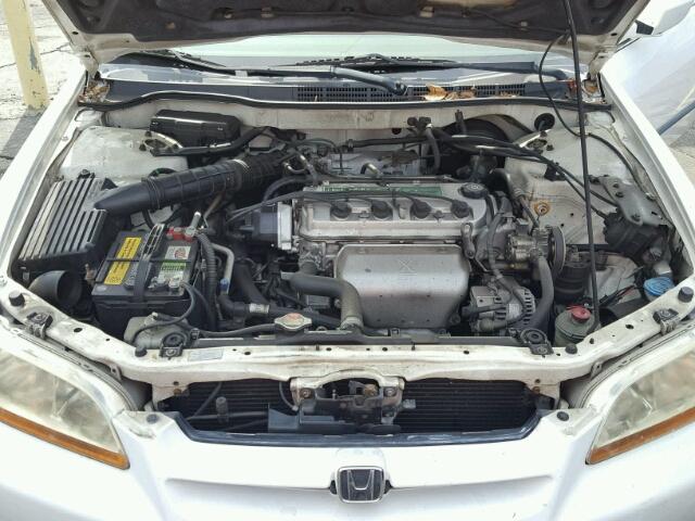 JHMCG6654XC018992 - 1999 HONDA ACCORD LX WHITE photo 7