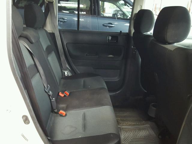 JTLKT324364105719 - 2006 TOYOTA SCION XB WHITE photo 6