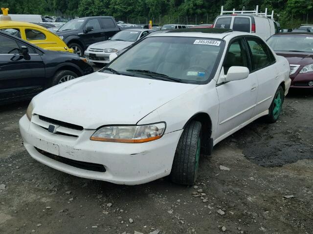 1HGCG1650YA003974 - 2000 HONDA ACCORD EX WHITE photo 2