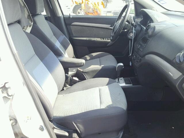 KL1TD66E29B650724 - 2009 CHEVROLET AVEO LS WHITE photo 5