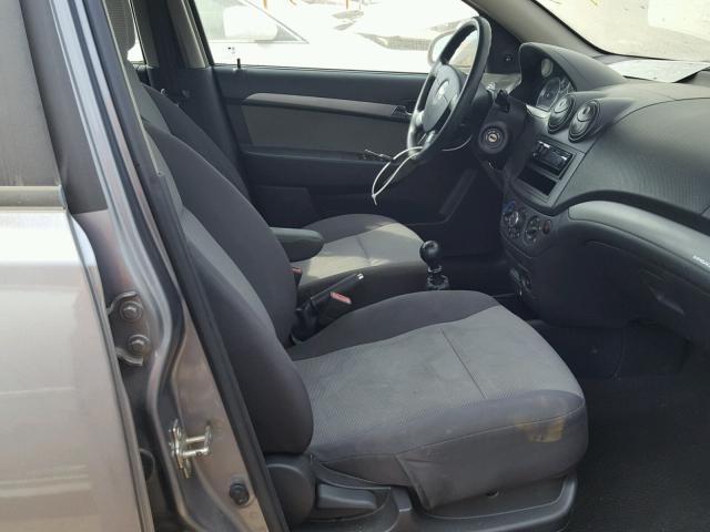 KL1TD66E59B646103 - 2009 CHEVROLET AVEO LS GRAY photo 5
