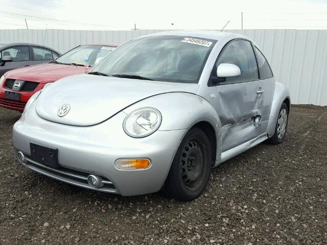 3VWCA21C2YM417480 - 2000 VOLKSWAGEN NEW BEETLE SILVER photo 2