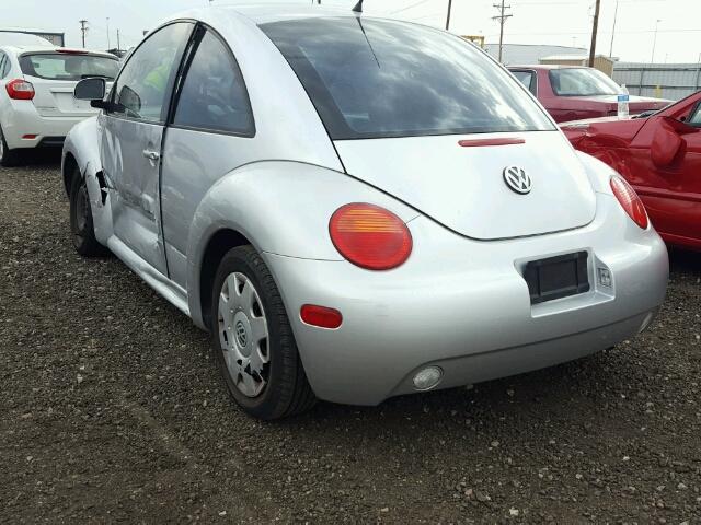 3VWCA21C2YM417480 - 2000 VOLKSWAGEN NEW BEETLE SILVER photo 3