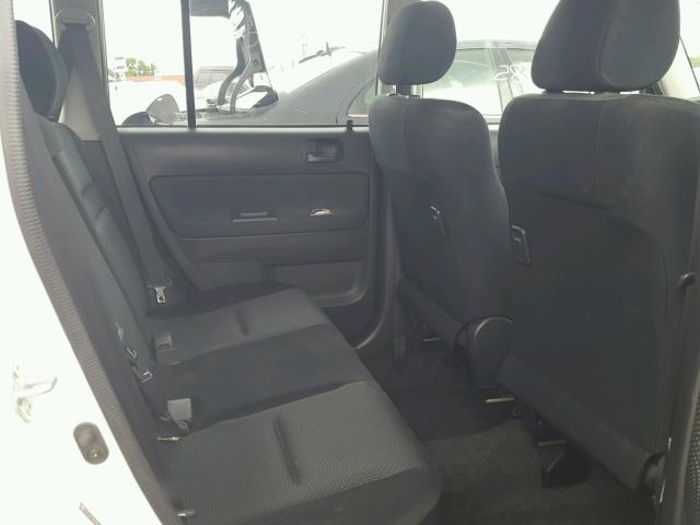 JTLKT324464069894 - 2006 TOYOTA SCION XB WHITE photo 6