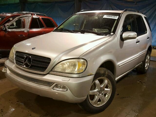 4JGAB75E33A401077 - 2003 MERCEDES-BENZ ML 500 SILVER photo 2