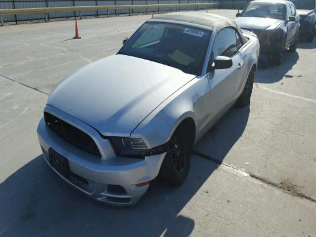 1ZVBP8EM3E5217743 - 2014 FORD MUSTANG SILVER photo 2