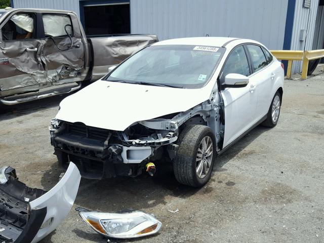 1FAHP3H2XCL374839 - 2012 FORD FOCUS SEL WHITE photo 2