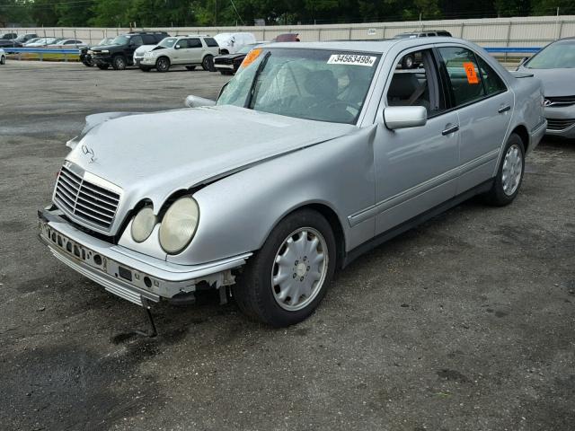 WDBJF65HXXA784095 - 1999 MERCEDES-BENZ E 320 SILVER photo 2