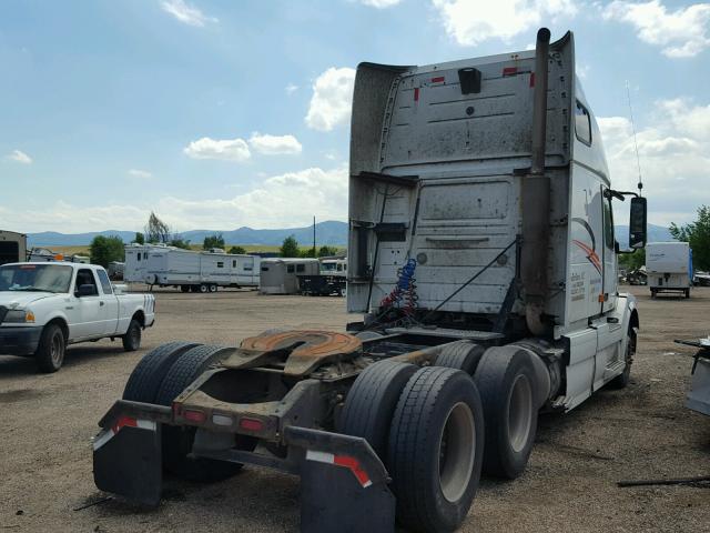 4V4NC9TG27N456657 - 2007 VOLVO VN VNL WHITE photo 4