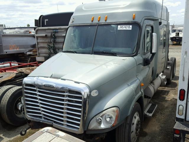 1FUJGLDR09LAK7426 - 2009 FREIGHTLINER CASCADIA 1 GREEN photo 2