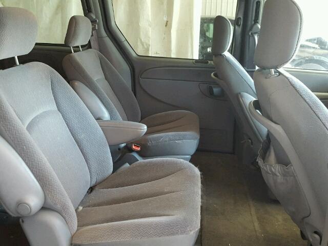 2C4GP44R84R591992 - 2004 CHRYSLER TOWN & COU BLACK photo 6