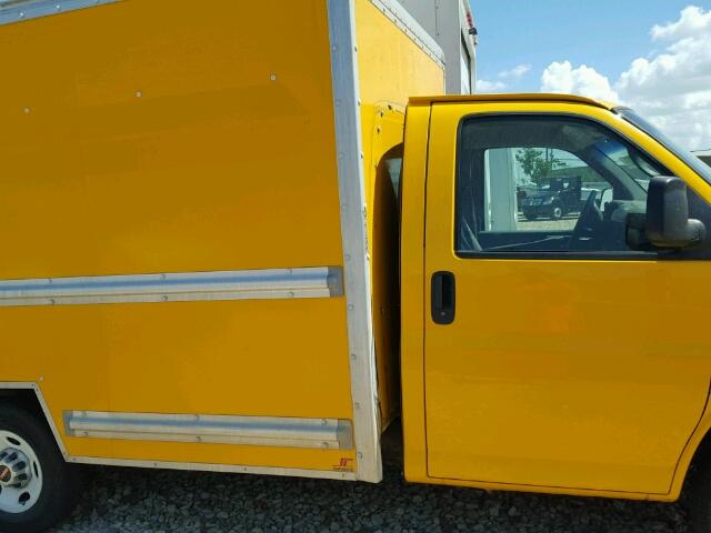 1GDY72CA9B1900709 - 2011 GMC SAVANA CUT YELLOW photo 9