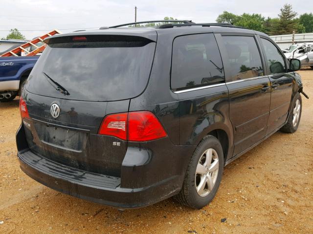 2V8HW34149R559998 - 2009 VOLKSWAGEN ROUTAN SE BLACK photo 4