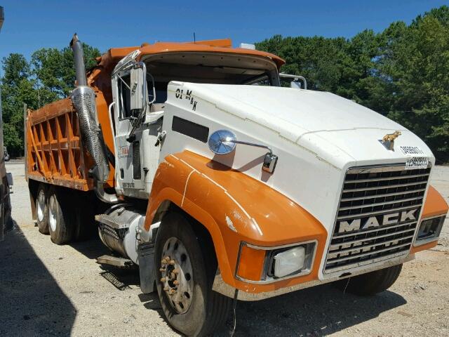 1M2AA18YX4N155712 - 2004 MACK 600 CH600 WHITE photo 1