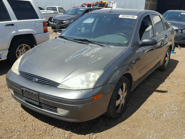 1FAHP38372W342419 - 2002 FORD FOCUS ZTS GRAY photo 2
