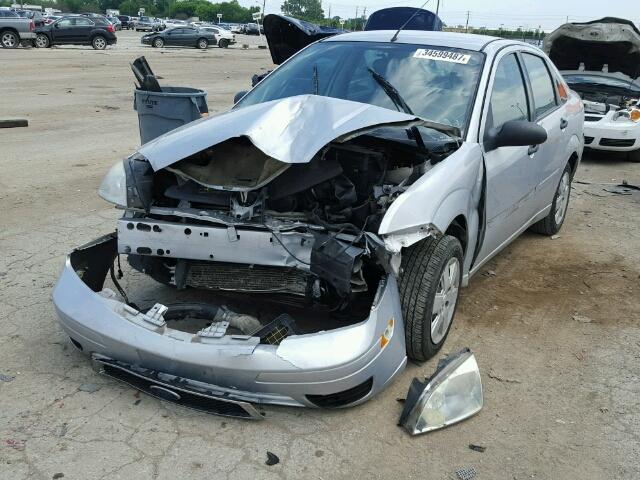 1FAFP34N67W109878 - 2007 FORD FOCUS ZX4 SILVER photo 2