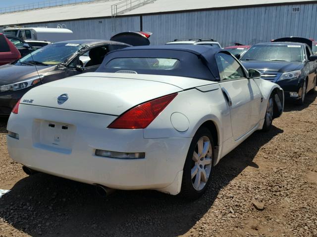 JN1AZ36A75M759095 - 2005 NISSAN 350Z ROADS WHITE photo 4