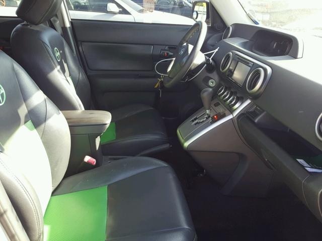 JTLZE4FEXDJ030663 - 2013 TOYOTA SCION XB Weiß Foto 5