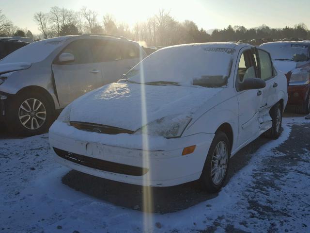 1FAFP3839YW306022 - 2000 FORD FOCUS ZTS WHITE photo 2