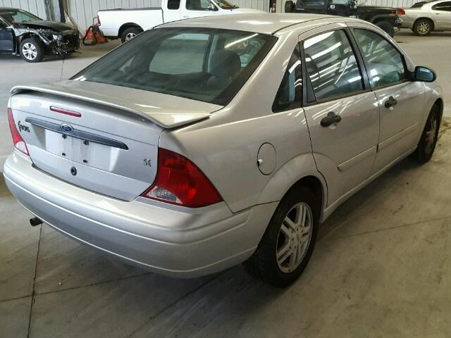 1FAFP34301W331323 - 2001 FORD FOCUS SE SILVER photo 4