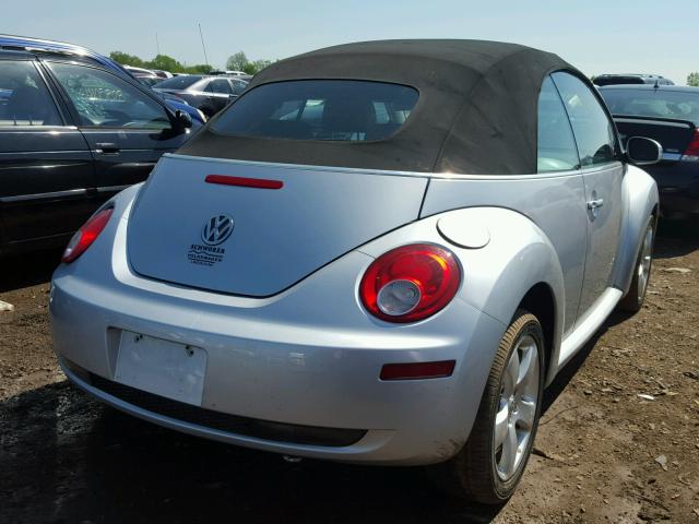 3VWSF31Y66M306880 - 2006 VOLKSWAGEN NEW BEETLE 银色 照片 4
