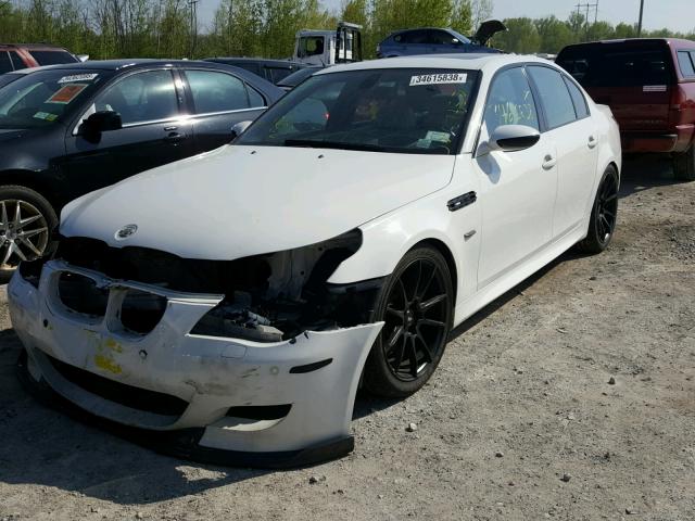 WBSNB93598CX08696 - 2008 BMW M5 WHITE photo 2