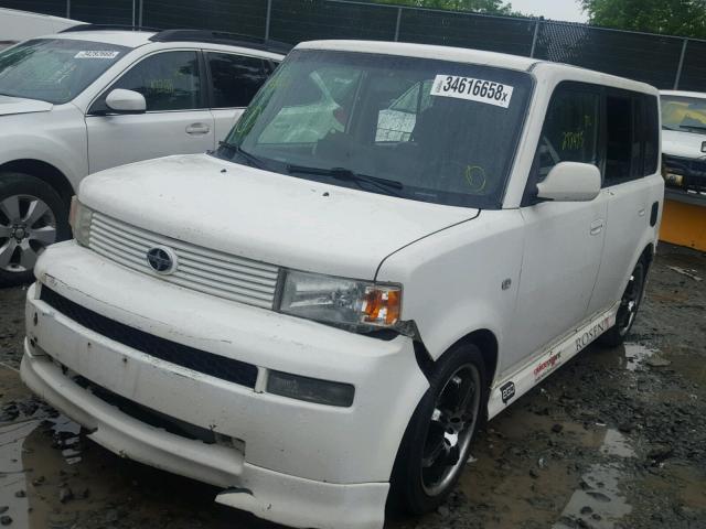 JTLKT324840146030 - 2004 TOYOTA SCION XB WHITE photo 2