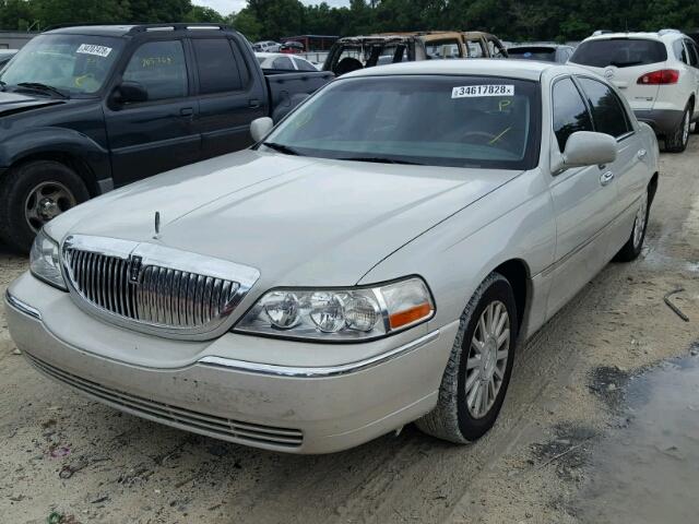 1LNHM83W74Y622166 - 2004 LINCOLN TOWN CAR U GRAY photo 2