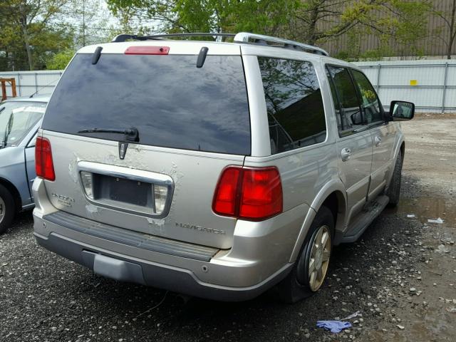 5LMFU28R04LJ11772 - 2004 LINCOLN NAVIGATOR SILVER photo 4