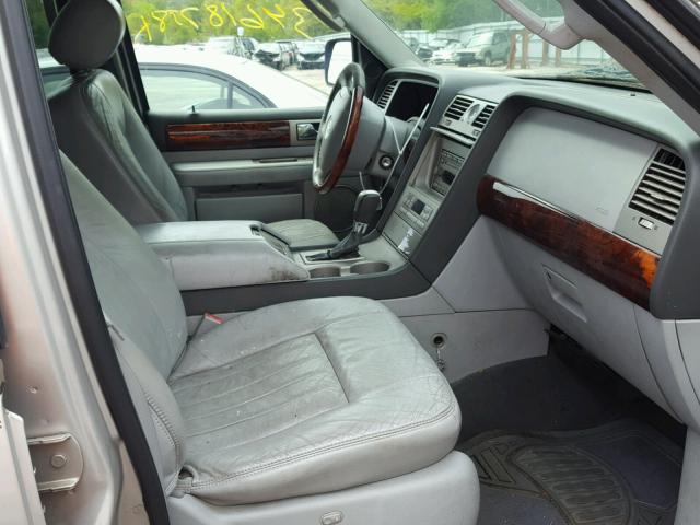 5LMFU28R04LJ11772 - 2004 LINCOLN NAVIGATOR SILVER photo 5