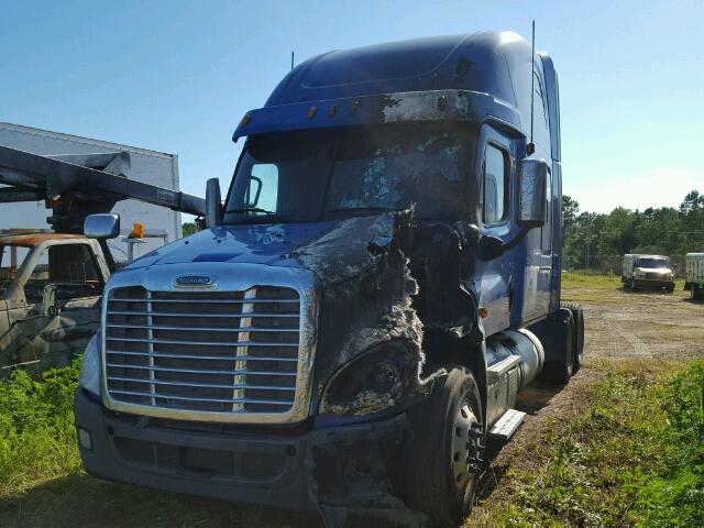 1FUJGLDR2DSBV2541 - 2013 FREIGHTLINER CASCADIA 1 BLUE photo 2