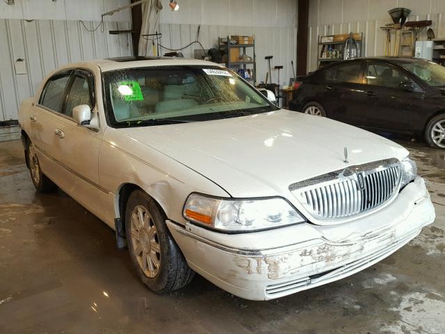 1LNHM82W47Y622731 - 2007 LINCOLN TOWN CAR S CREAM photo 1