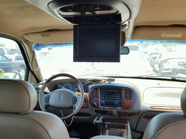 5LMEU27R31LJ16909 - 2001 LINCOLN NAVIGATOR RED photo 9