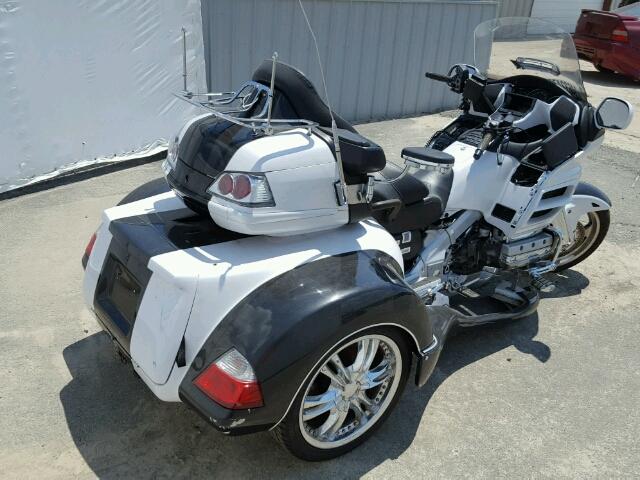 1HFSC47F68A712011 - 2008 HONDA GL1800 TWO TONE photo 4