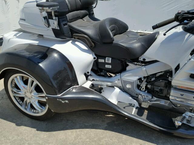 1HFSC47F68A712011 - 2008 HONDA GL1800 TWO TONE photo 9